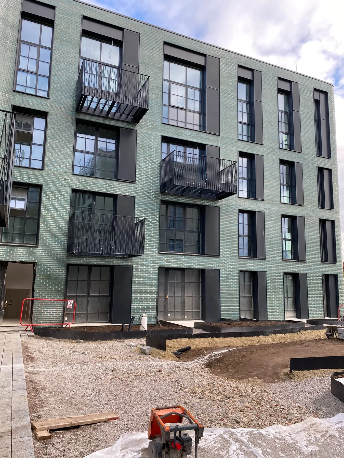 Montaj geamuri - lucrare executata de Seb Construction Group