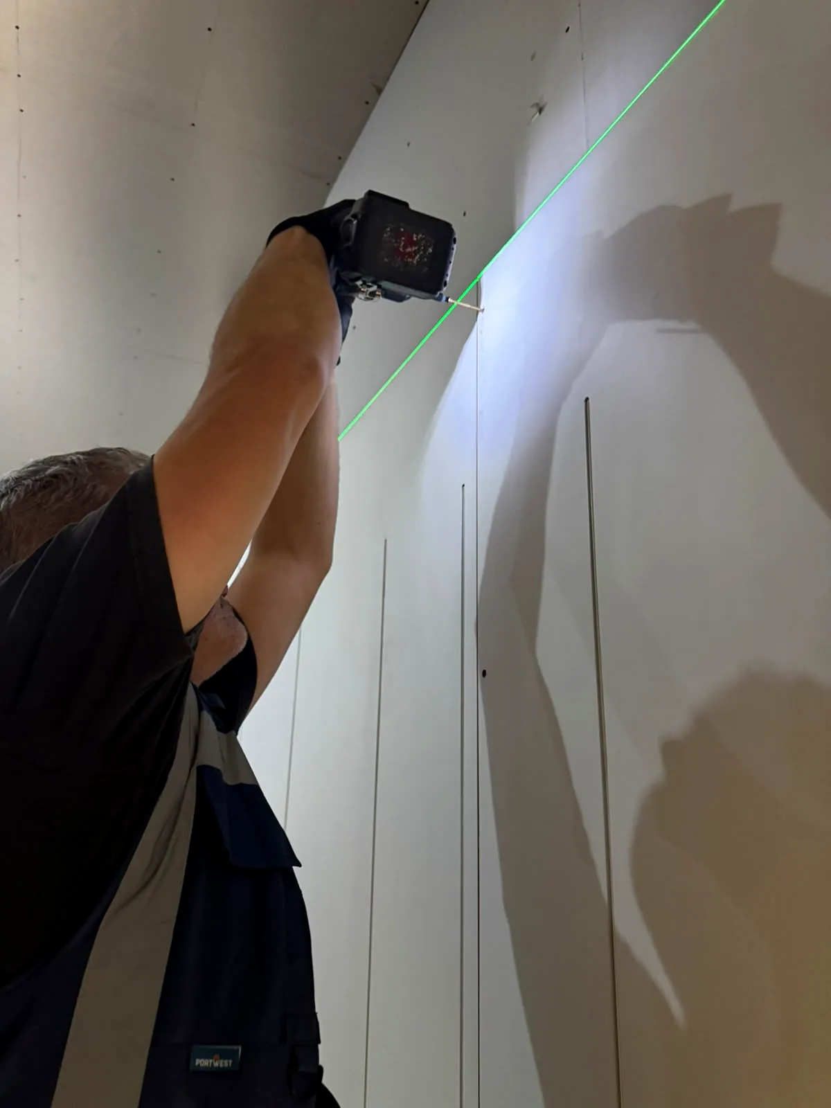 Finisaj perete si pregatire pentru zugravie